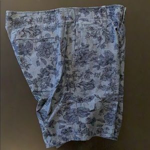 Gap floral shorts - barely worn!